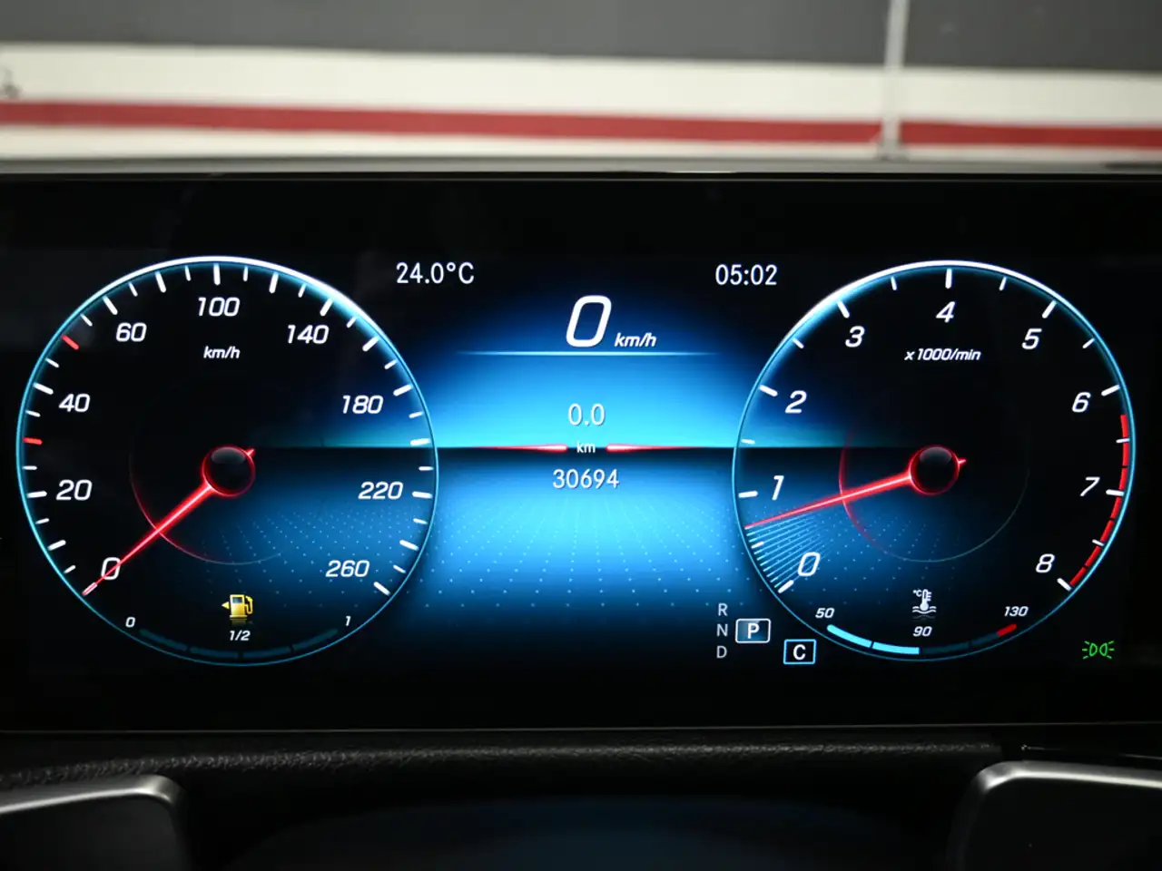 Mercedes-Benz GLB снимка Mercedes-Benz GLB