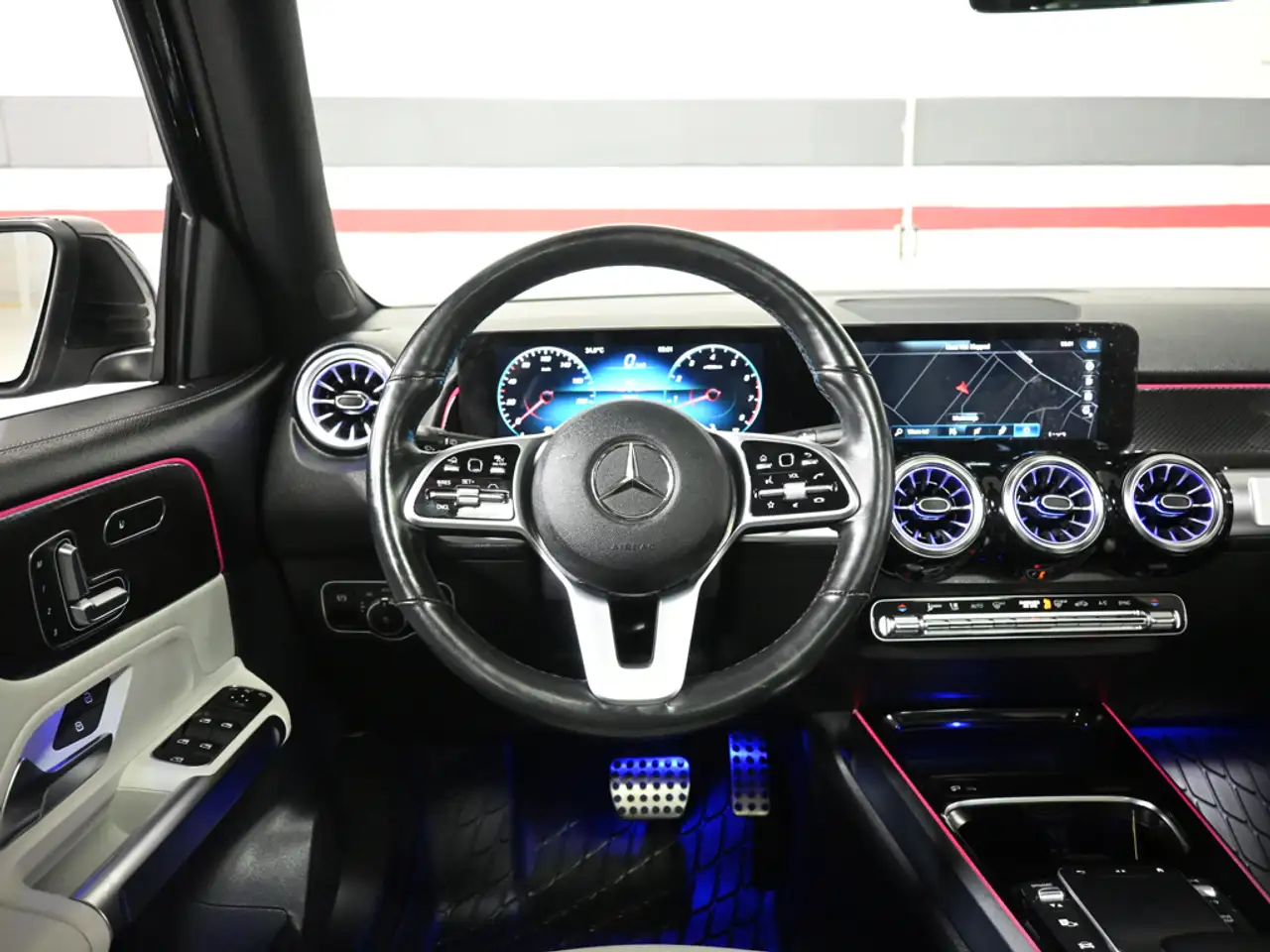 Mercedes-Benz GLB снимка Mercedes-Benz GLB