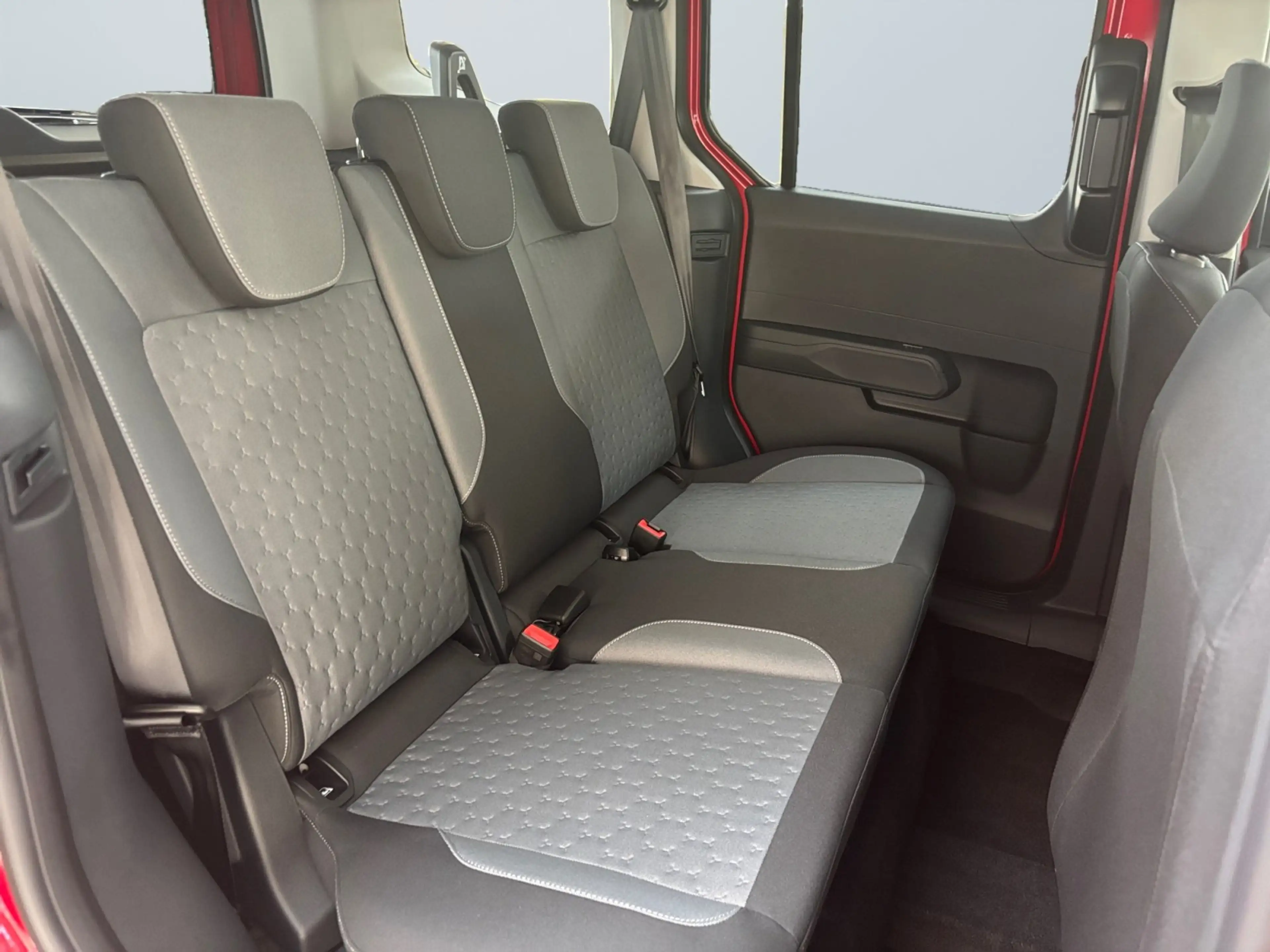 Ford Tourneo Courier Titanium 1.0 EcoBoost Winterpaket — photo 11