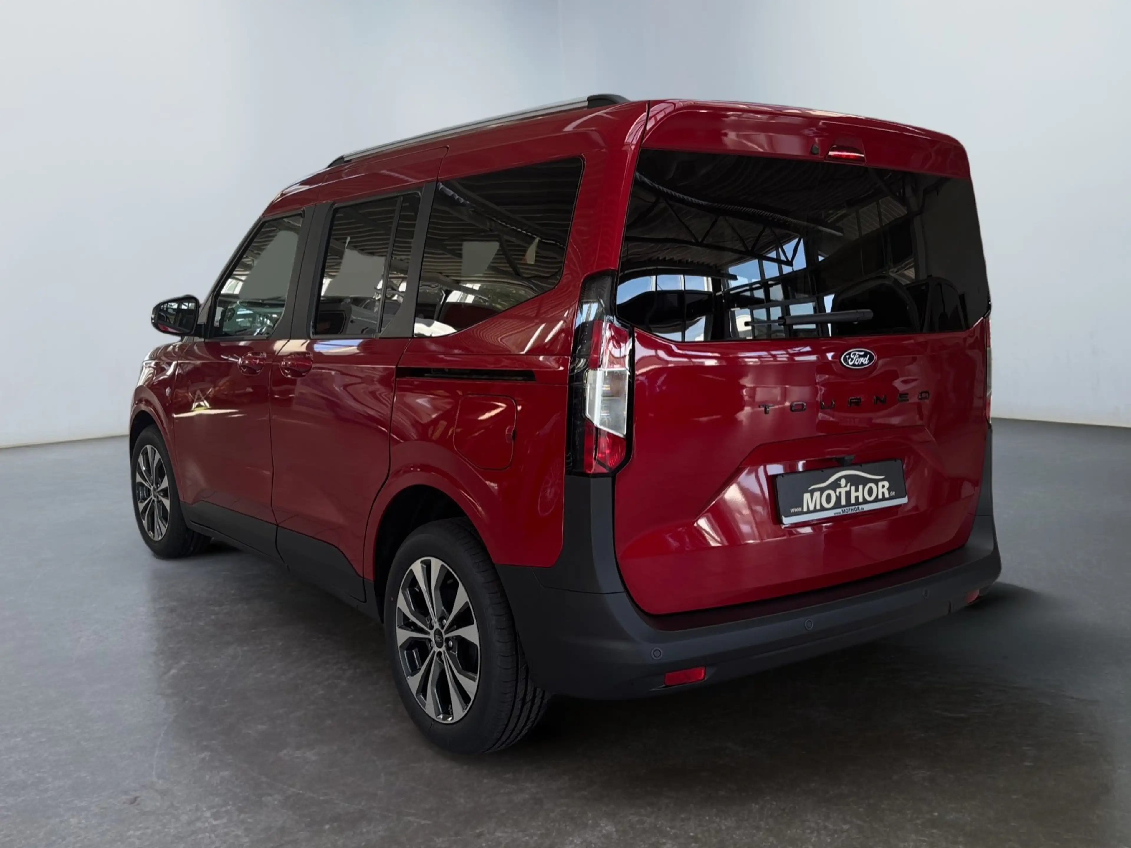 Ford Tourneo Courier Titanium 1.0 EcoBoost Winterpaket — photo 4