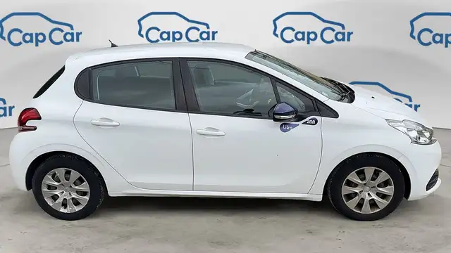 Peugeot 208 view 4