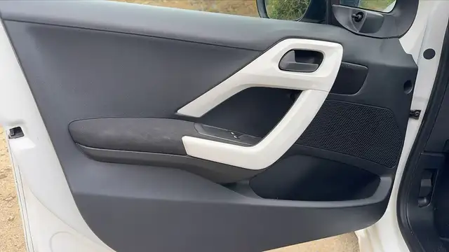 Peugeot 208 view 7
