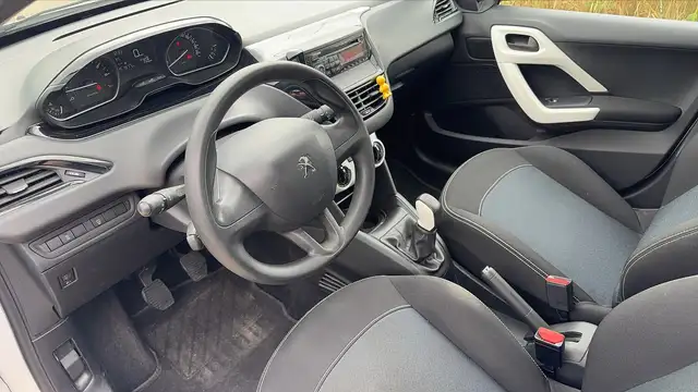 Peugeot 208 view 8