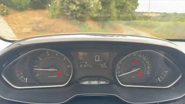 Peugeot 208 view 12
