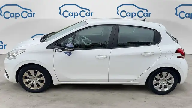 Peugeot 208 view 2