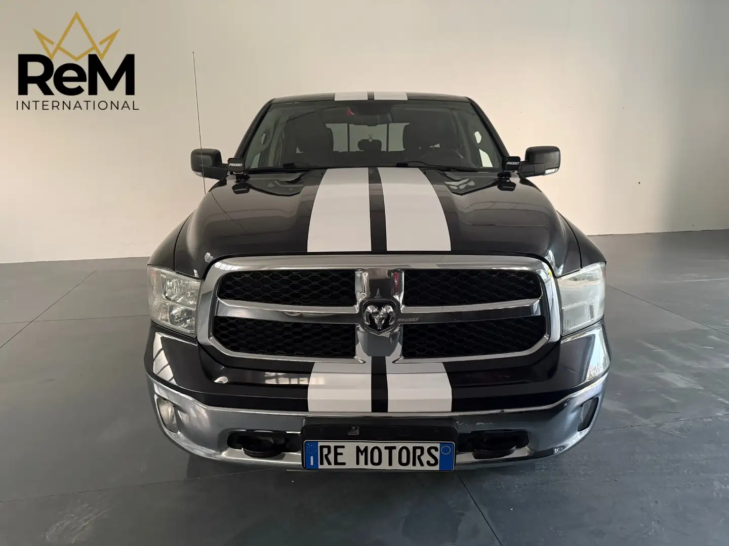 Dodge RAM 5.7 V8 Gris - 1