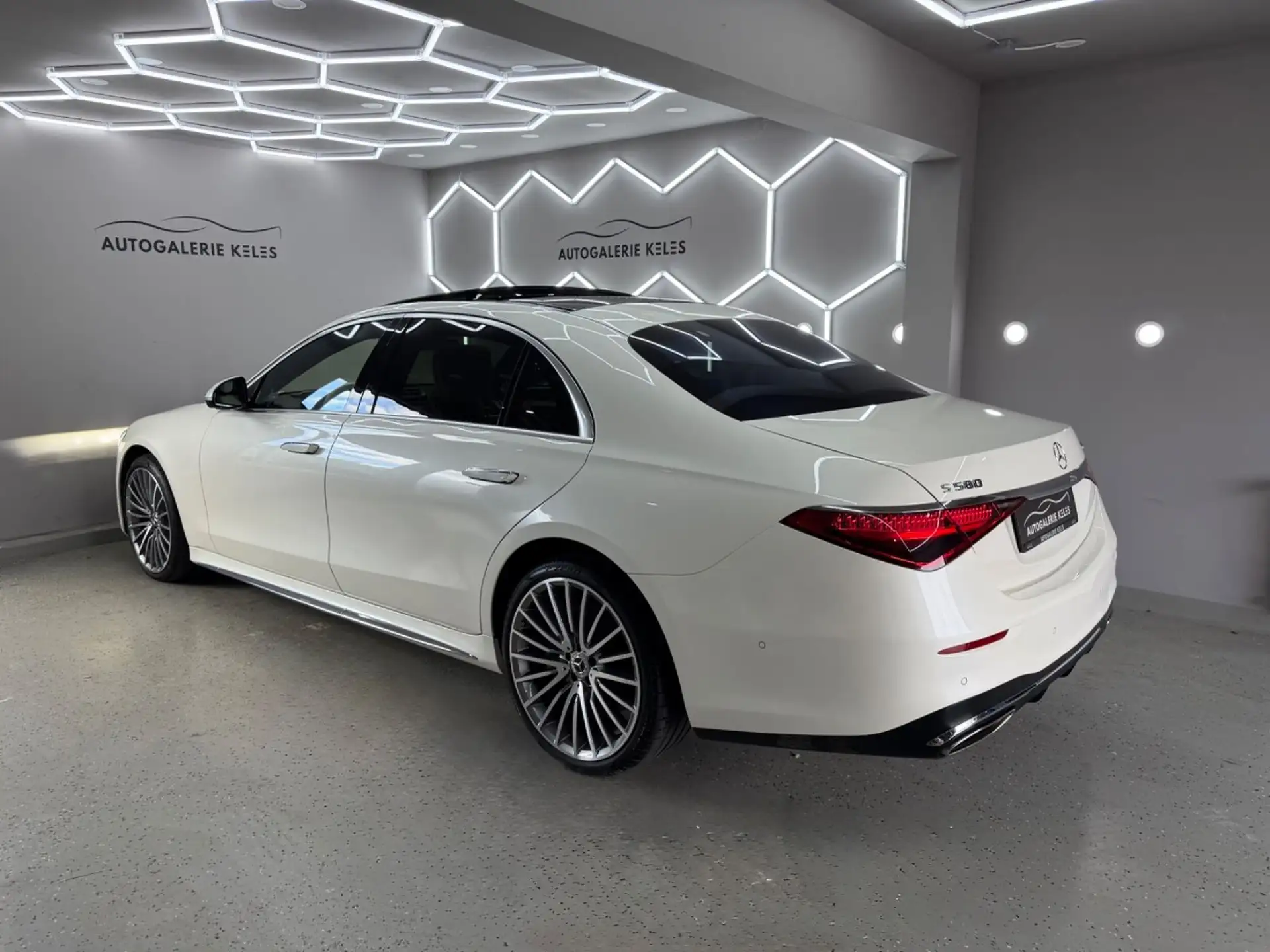 벤츠 Mercedes-Benz S-Class S 580 2023 흰색 사진 3