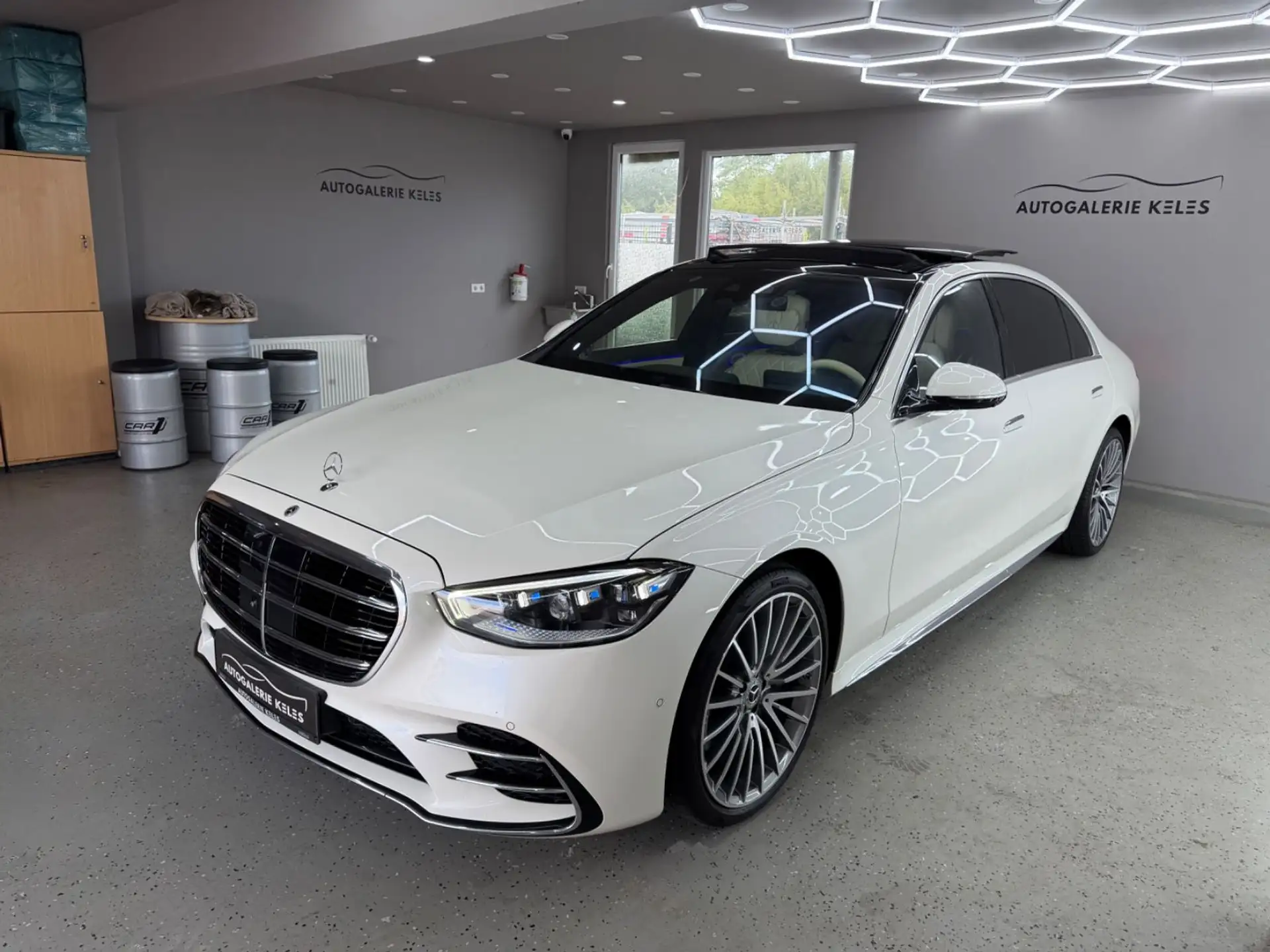 벤츠 Mercedes-Benz S-Class S 580 2023 흰색 사진 2