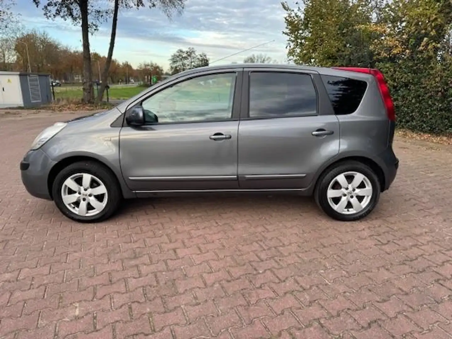 Nissan Note 1.6 FIRST NOTE NIEUWE APK Grijs - 2