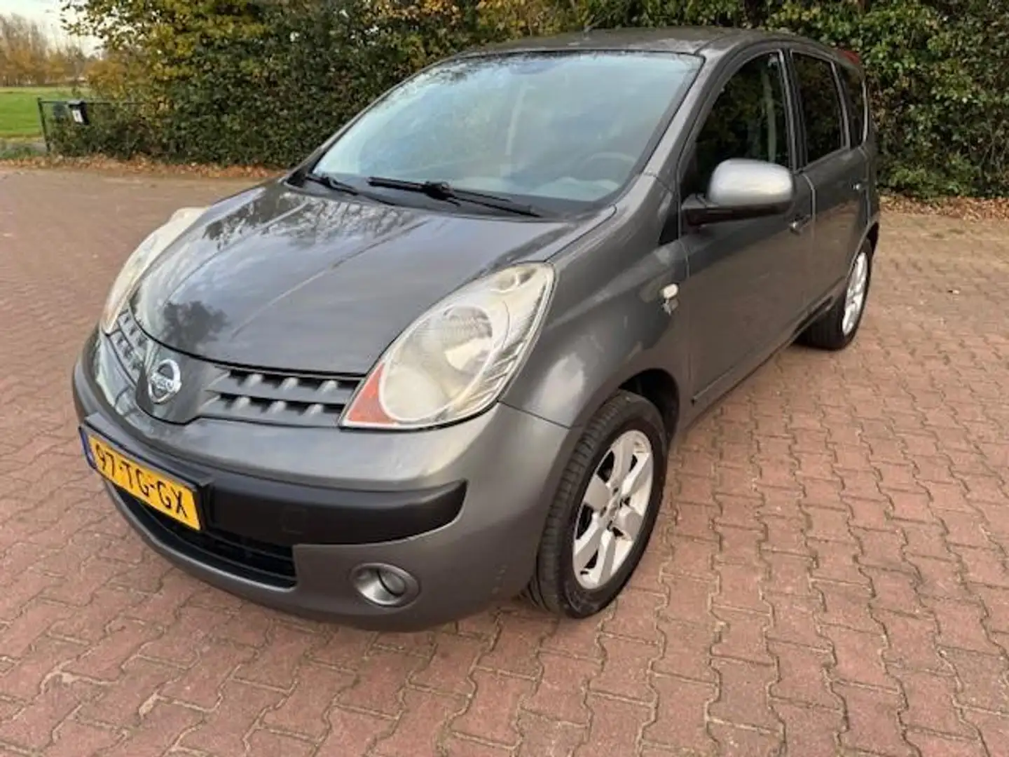 Nissan Note 1.6 FIRST NOTE NIEUWE APK Grijs - 1