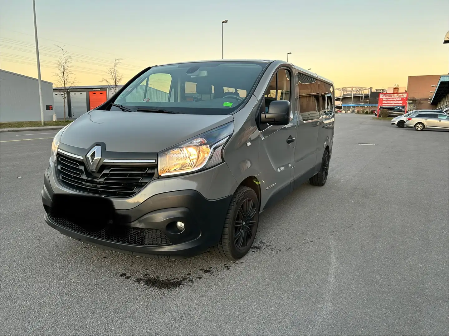 Renault Trafic L2H1 2,9t (8/9 Sitze) Expression Szary - 1