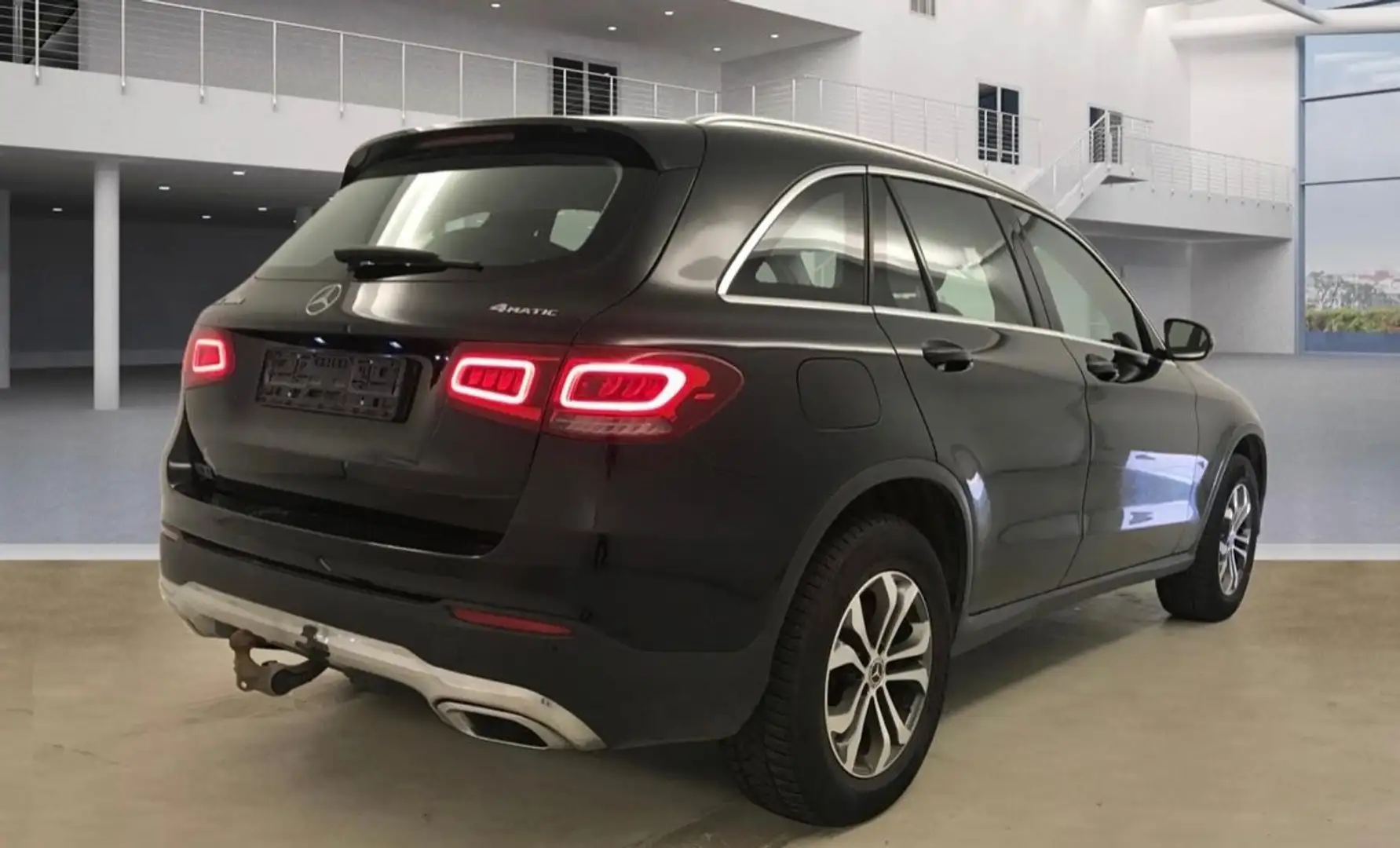 Mercedes-Benz GLC 300 d 4Matic NAVI/LED/AHK/R-KAMERA/ Schwarz - 2