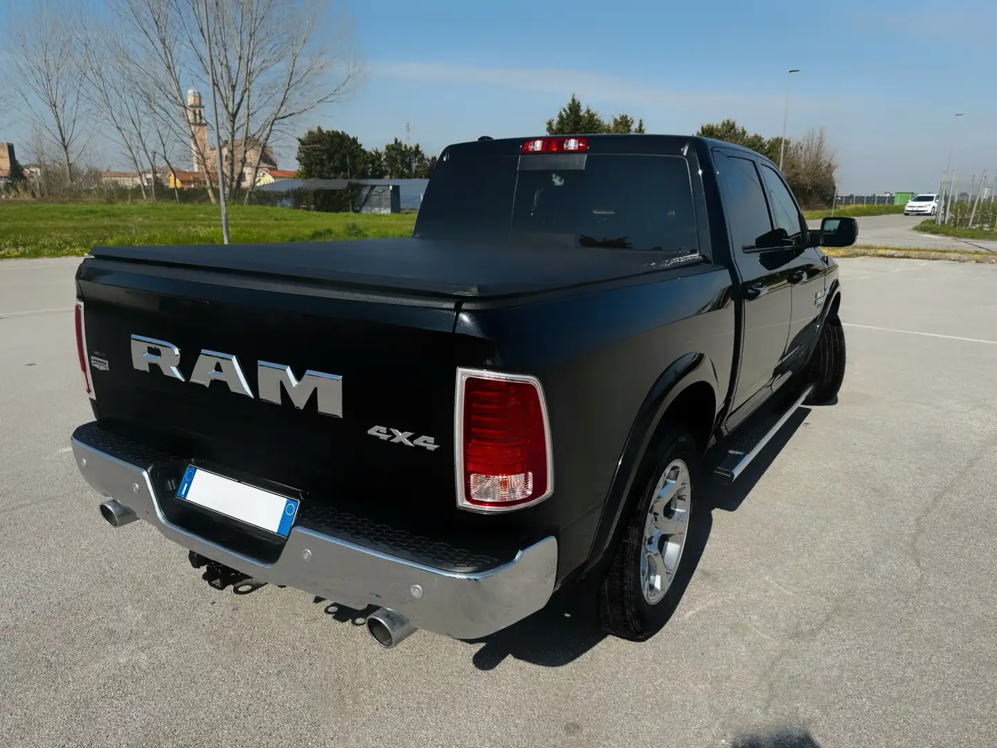 Dodge RAM 1500 5.7 V8 Crew Cab SB LaRamie Gpl 401CV at8 - 2