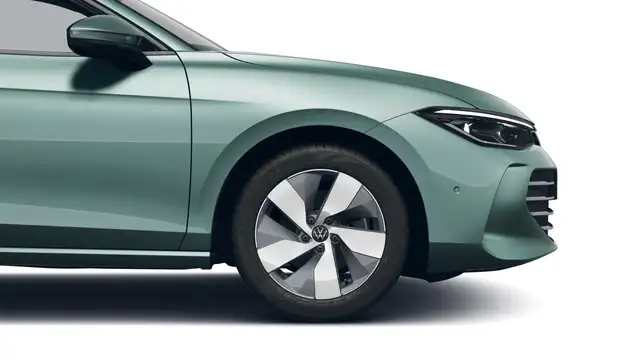 Volkswagen Passat view 4