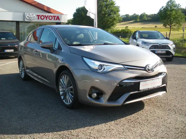 Toyota Avensis Executive *Vollleder* * Navi*