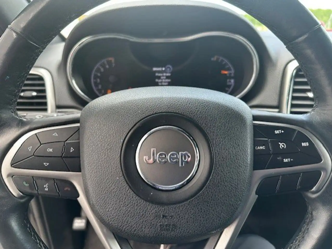 Jeep Grand Cherokee снимка Jeep Grand Cherokee