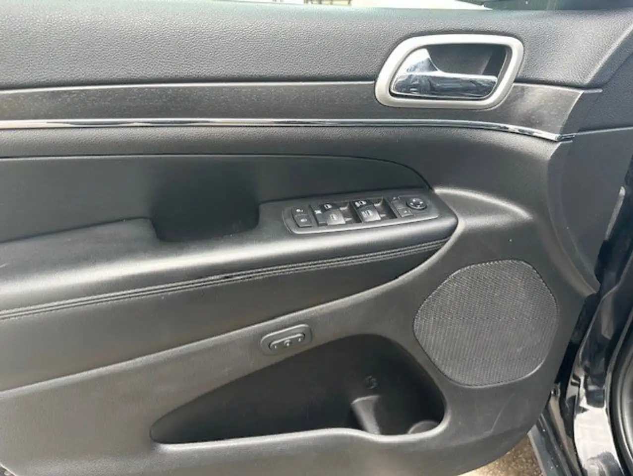 Jeep Grand Cherokee снимка Jeep Grand Cherokee