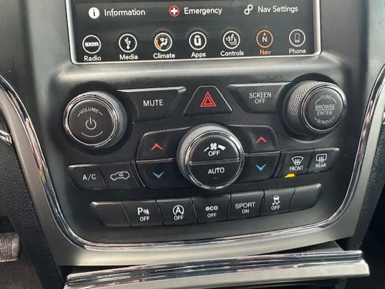 Jeep Grand Cherokee снимка Jeep Grand Cherokee