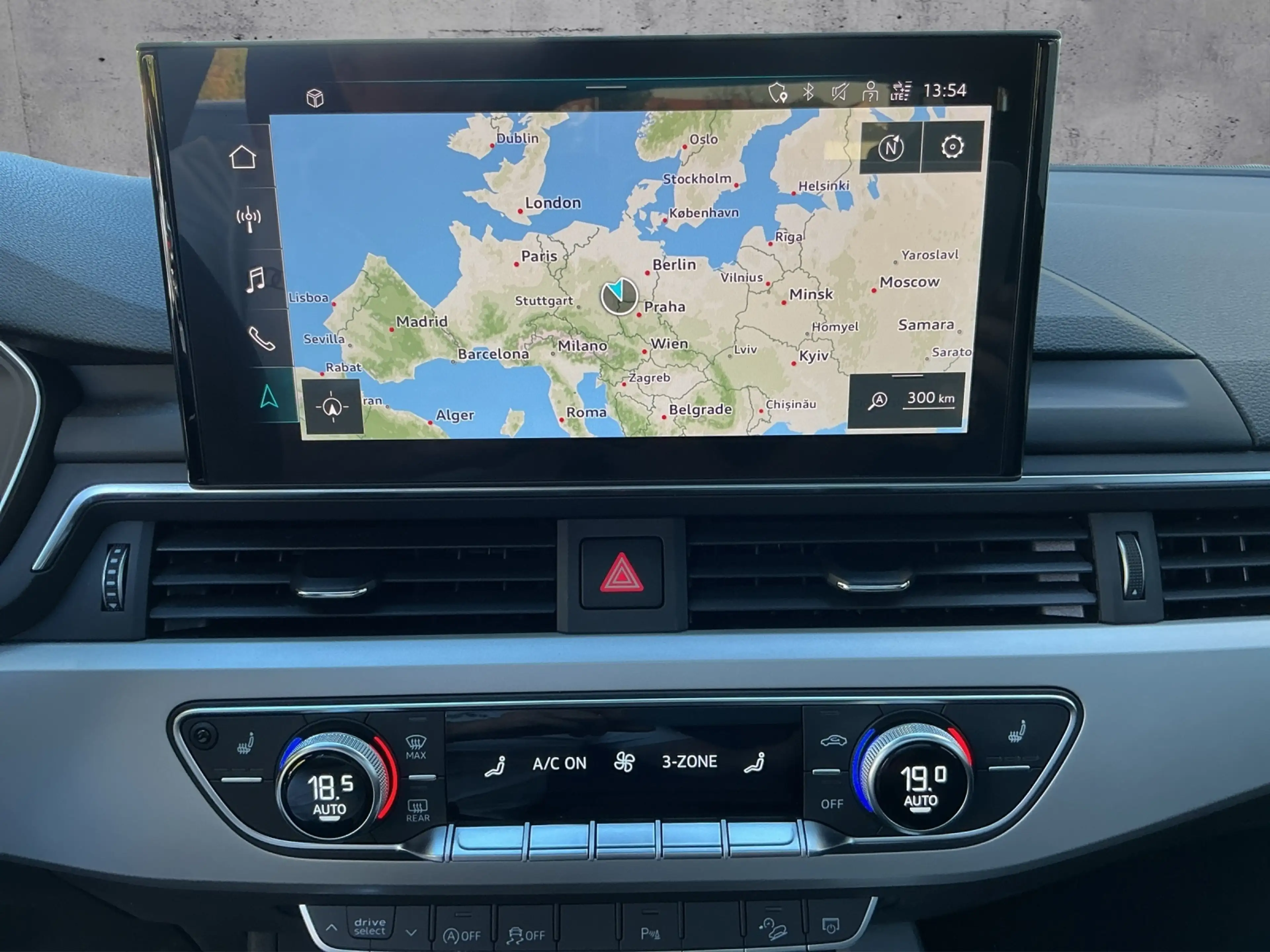 Audi A4 allroad 40 TDI quat. S-tron EL.SITZ/RFK/VC/LED — photo 15