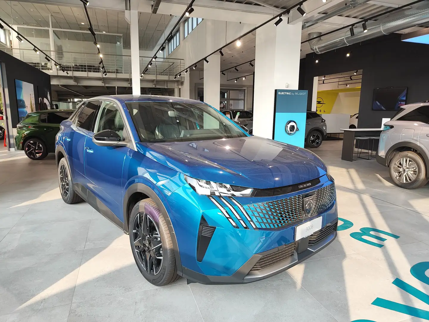 Peugeot 3008 1.2 Hybrid 145cv DCS6 ALLURE+PANORAMIC NAVI KM0 Blau - 1