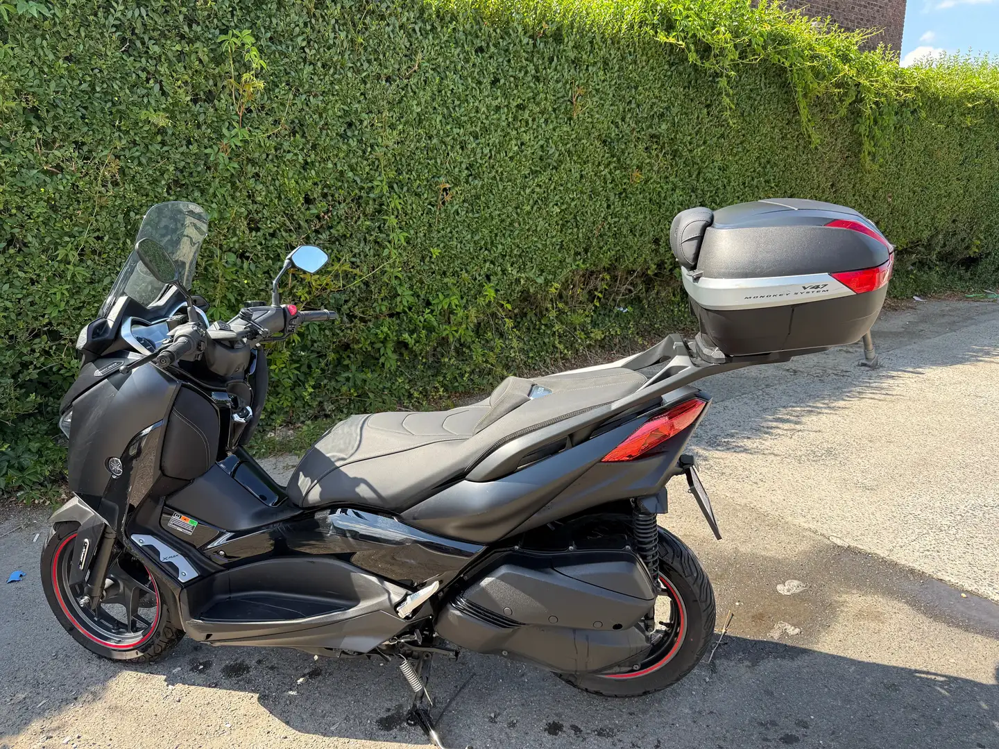 Yamaha X-Max 300 Iron Max Black - 1
