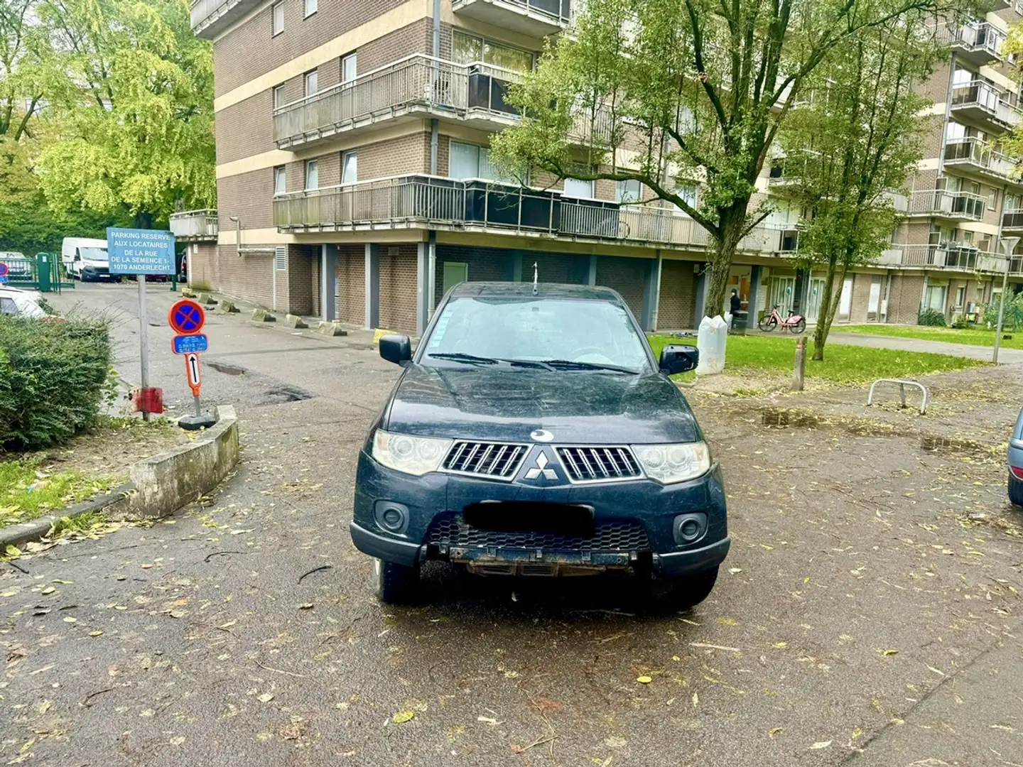 Mitsubishi L200 2.5 DI-D 4WD Invite Zwart - 2