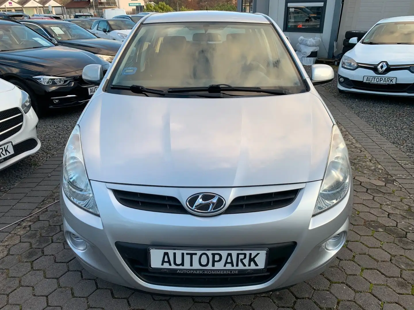 Hyundai i20 FIFA WM Edition* Silber - 2