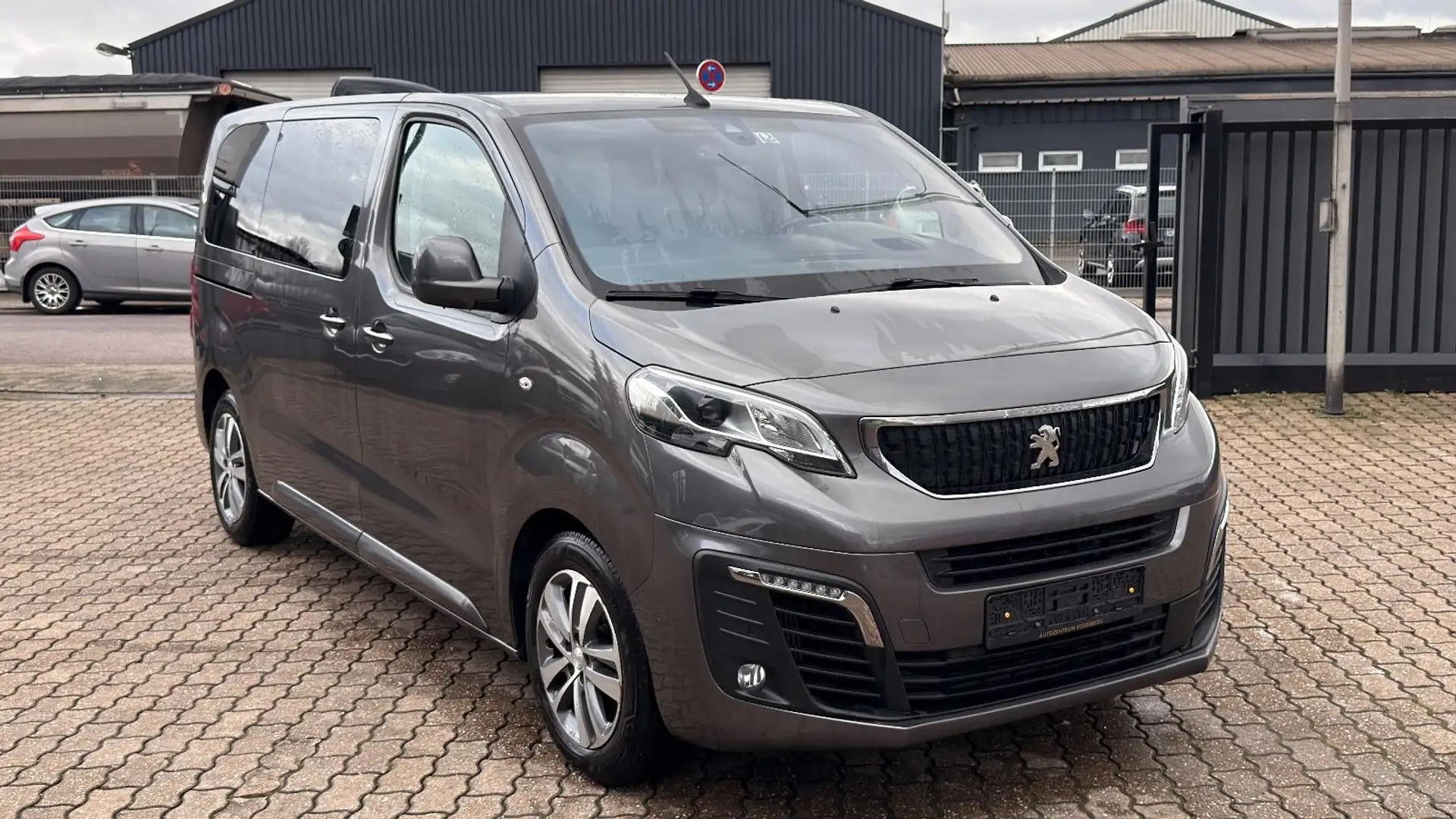 Peugeot Traveller Allure L2*LEDER*MASSAGE*KAM*PANO*KEYLE Gris - 1