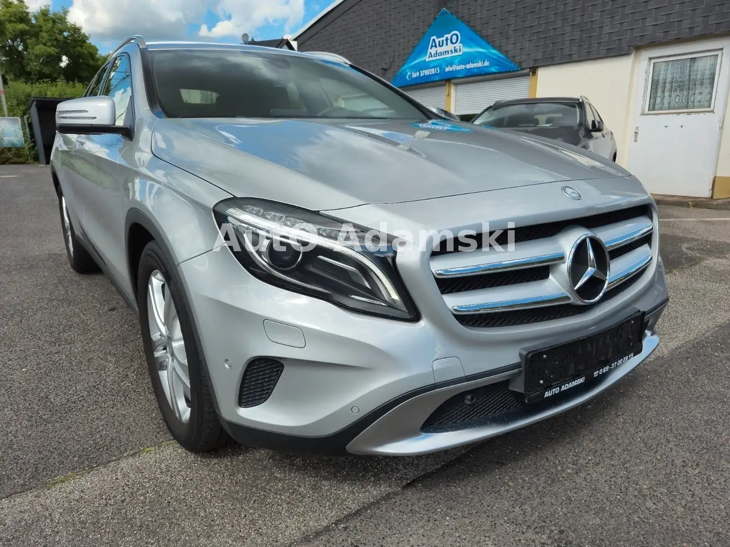 Mercedes-Benz GLA 180 7G-DCT Urban 2.Hand Bi-Xenon RFK 77tkm Silber - 2