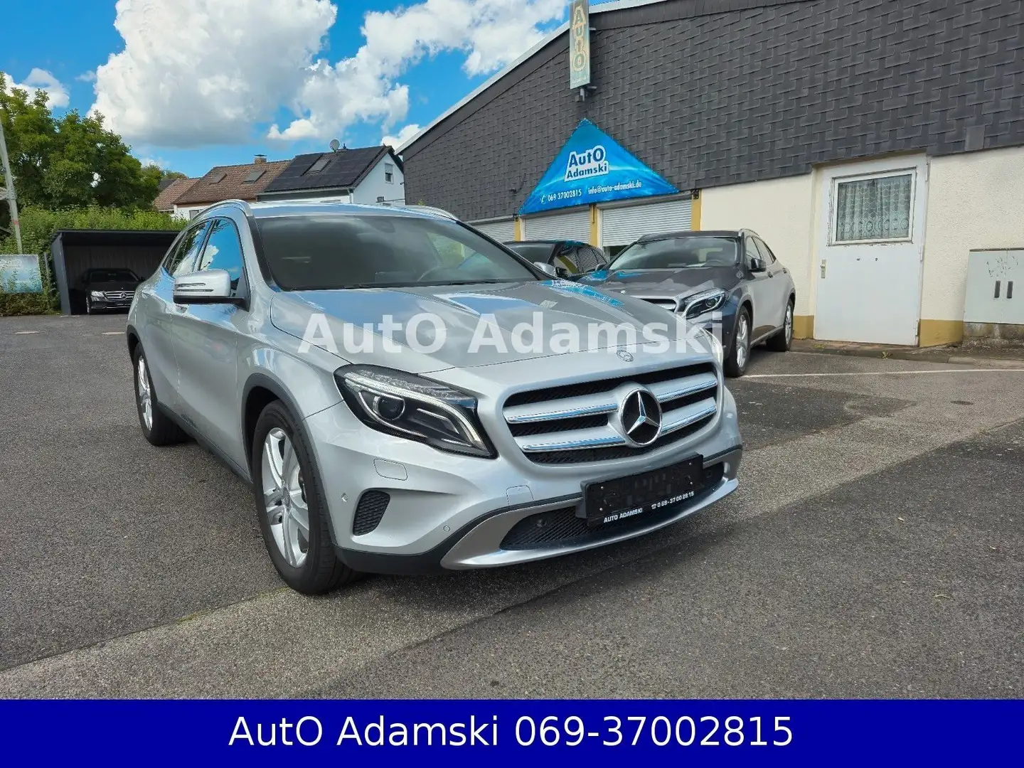 Mercedes-Benz GLA 180 7G-DCT Urban 2.Hand Bi-Xenon RFK 77tkm Silber - 1