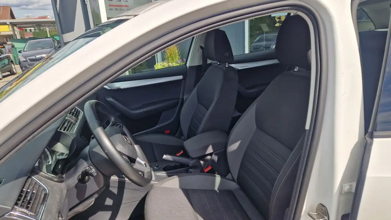 Skoda Octavia Kombi TDI ''1.Besitz'', миниатюра 10