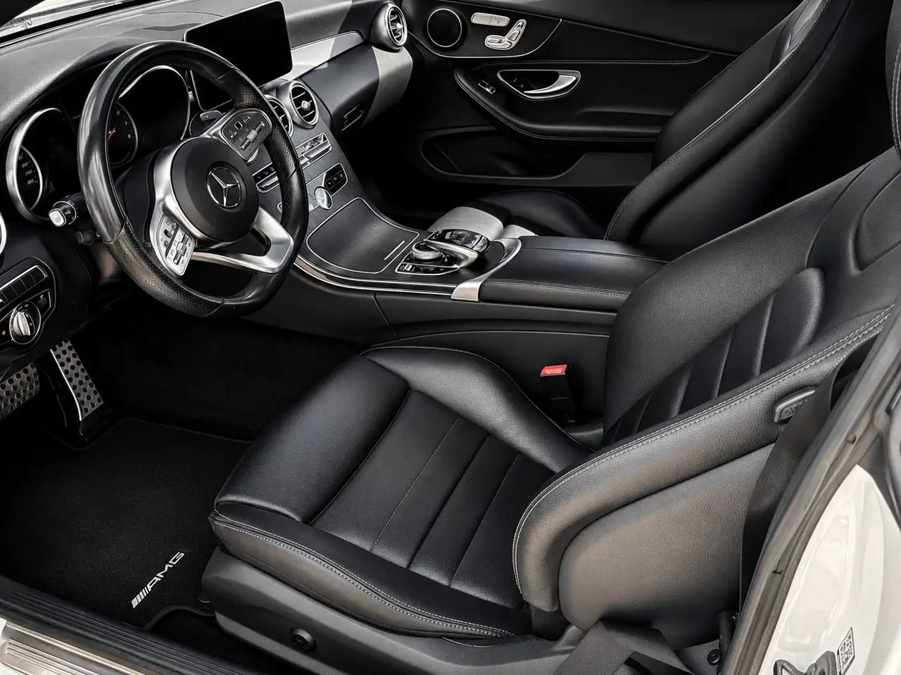 Mercedes-Benz C-Class снимка Mercedes-Benz C-Class