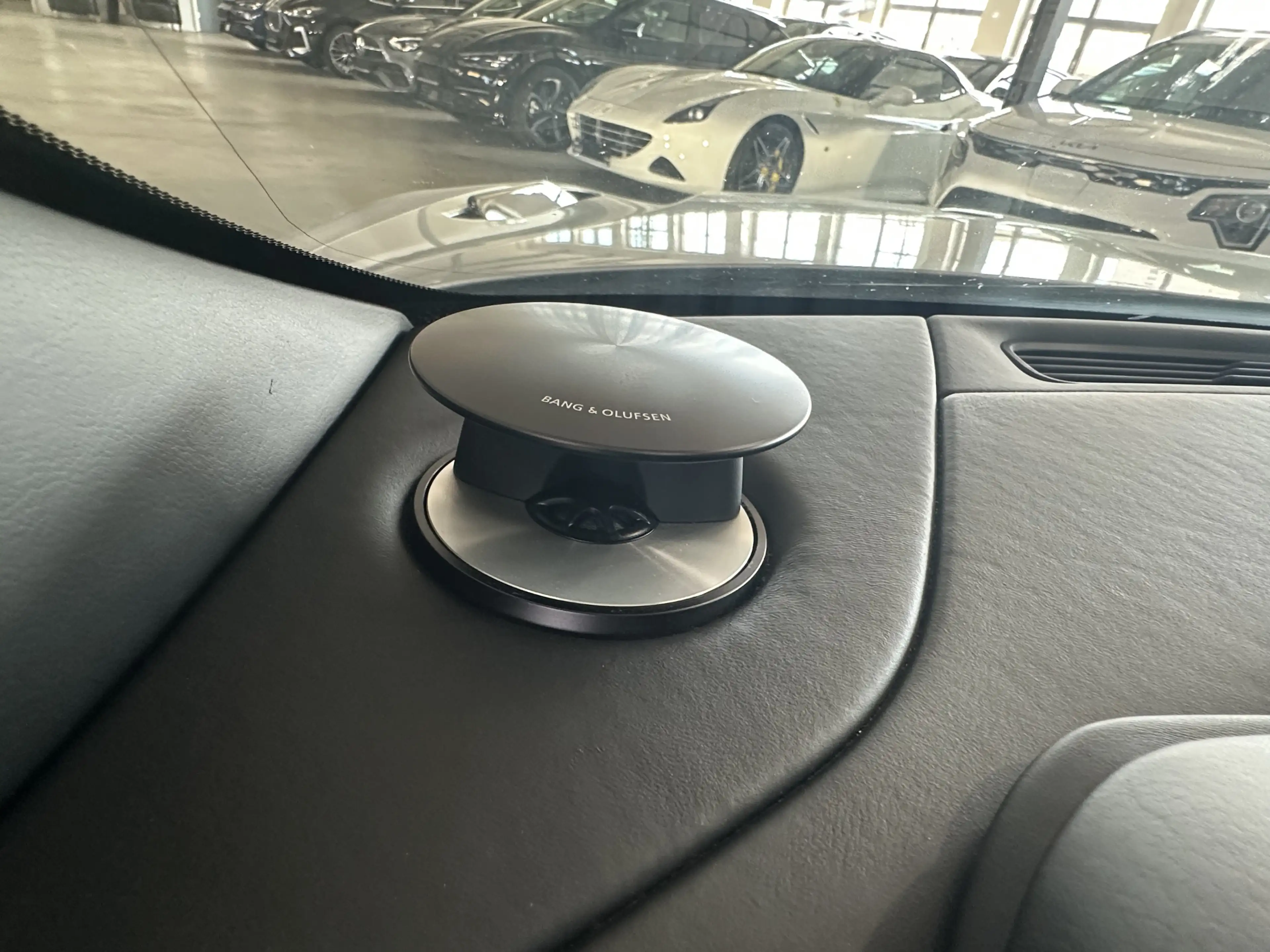 Aston Martin DB11 V 12 Launch Edition B&O 360 U-Frei — photo 12