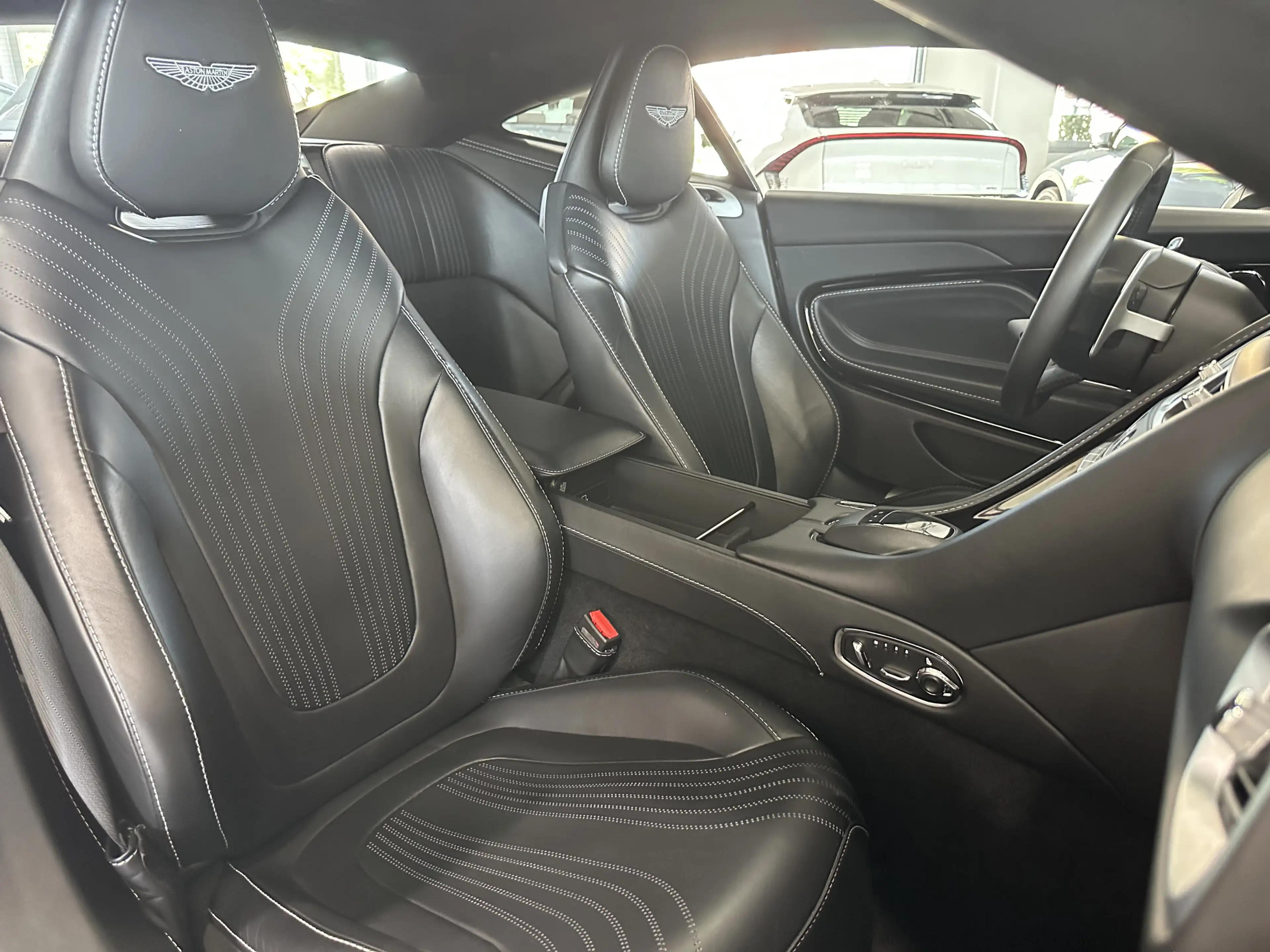 Aston Martin DB11 V 12 Launch Edition B&O 360 U-Frei — photo 19