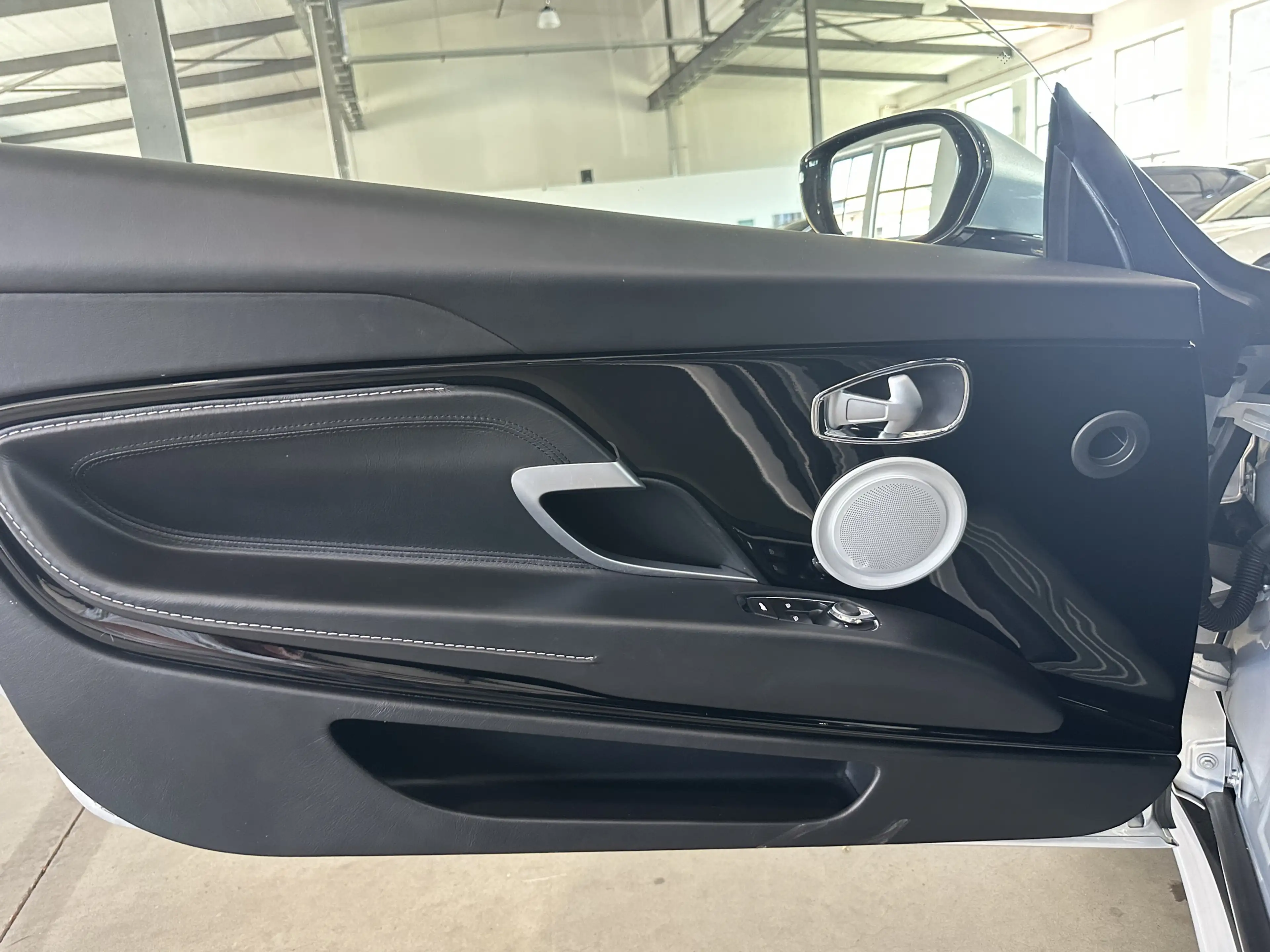 Aston Martin DB11 V 12 Launch Edition B&O 360 U-Frei — photo 11