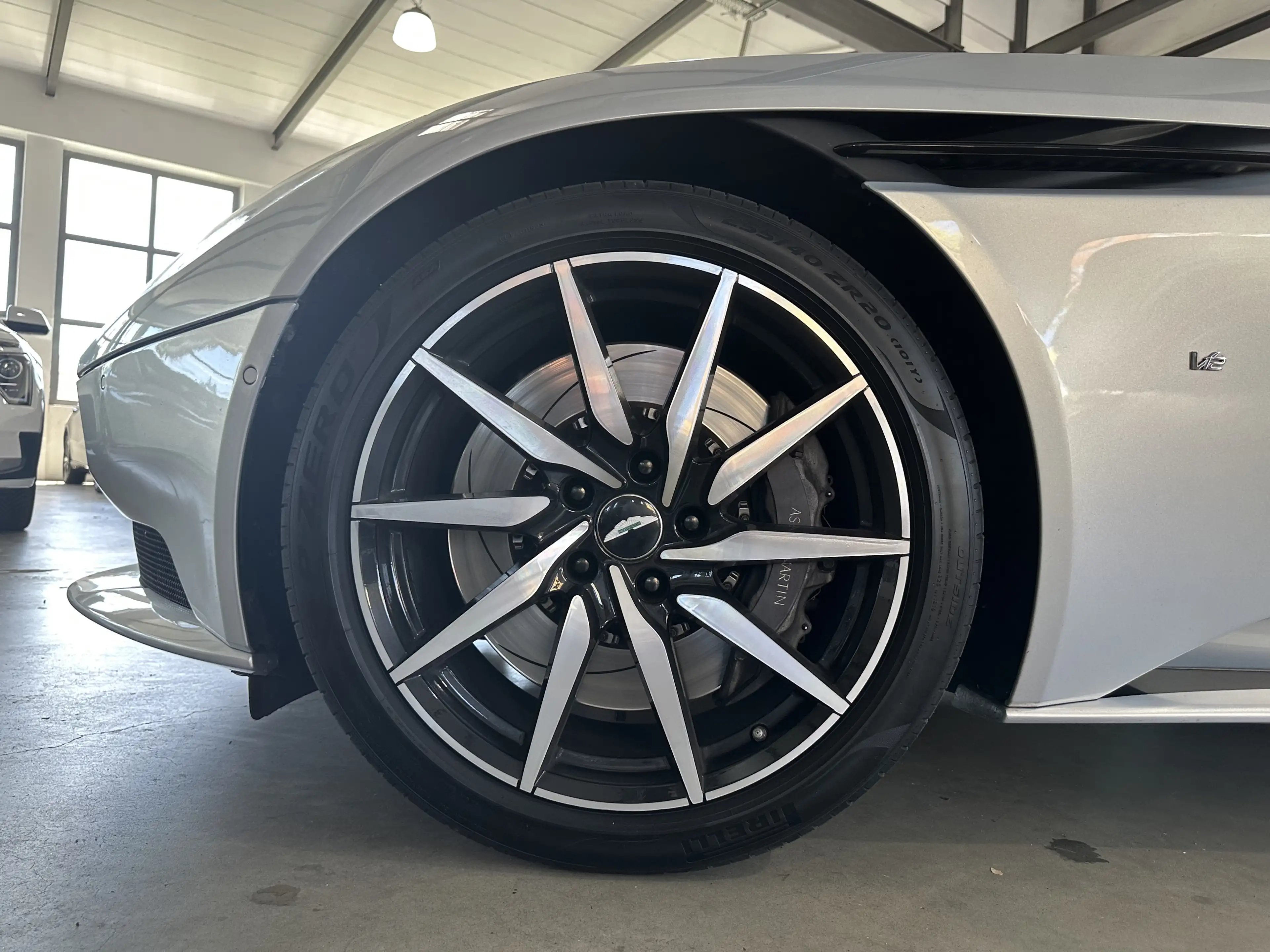 Aston Martin DB11 V 12 Launch Edition B&O 360 U-Frei — photo 10