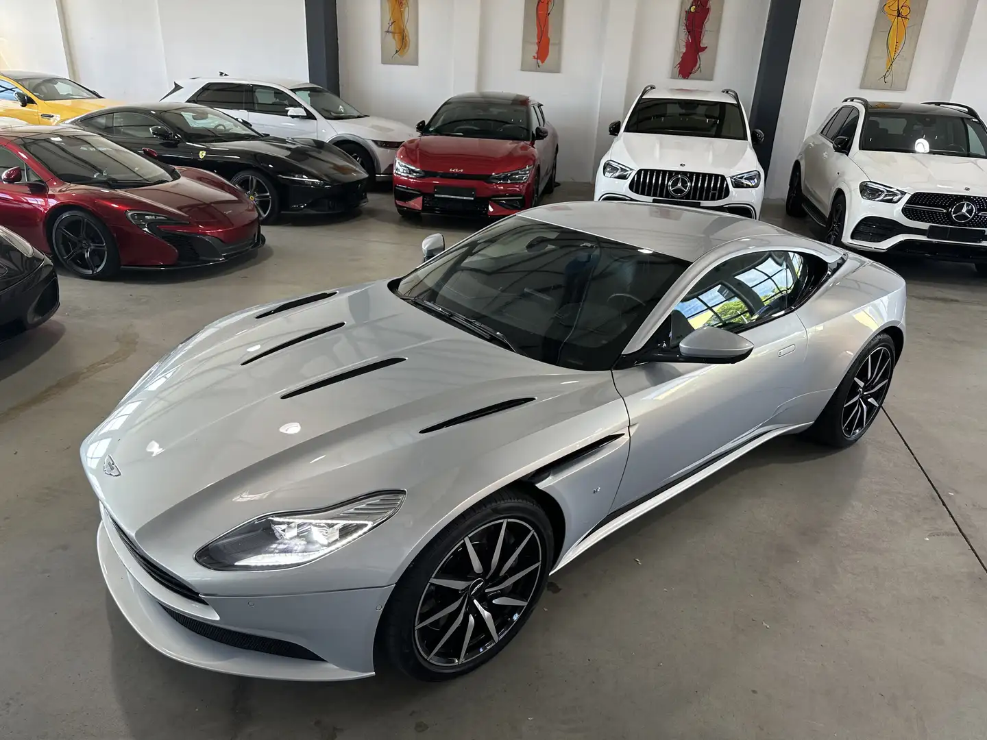 Aston Martin DB11 V 12 Launch Edition B&O 360 KlimaSitze Silber - 2