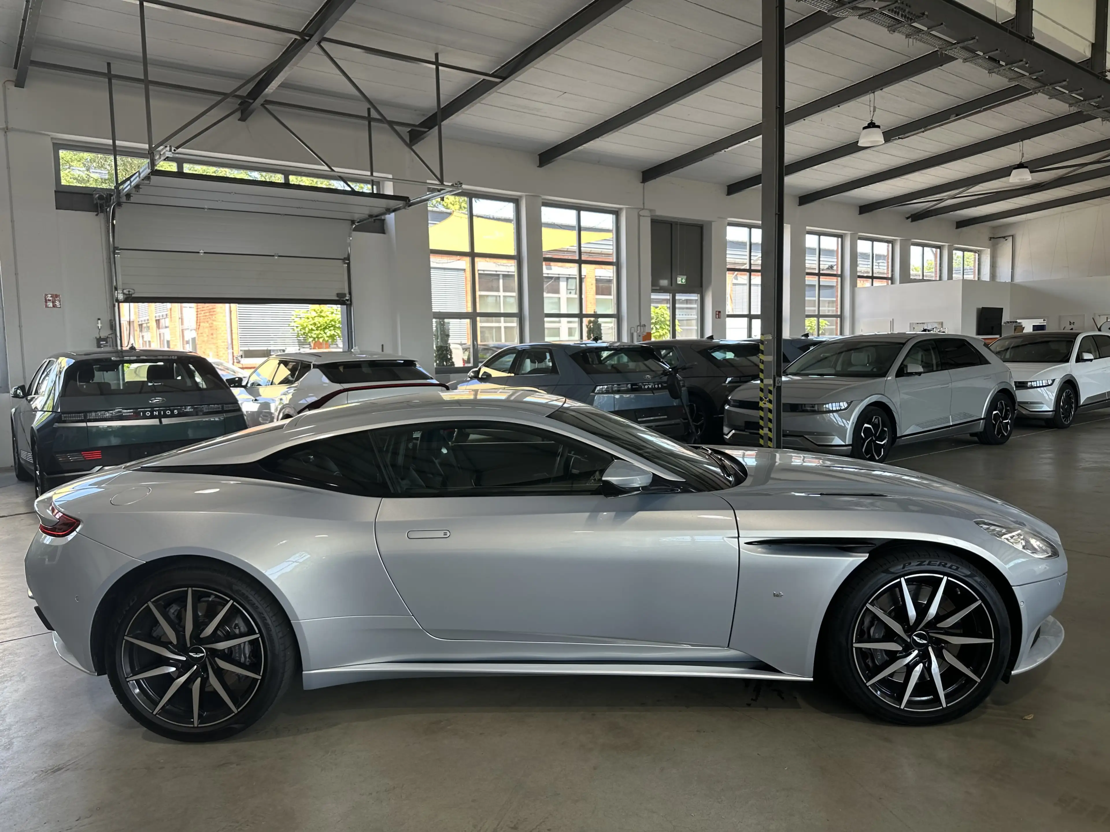 Aston Martin DB11 V 12 Launch Edition B&O 360 U-Frei — photo 5