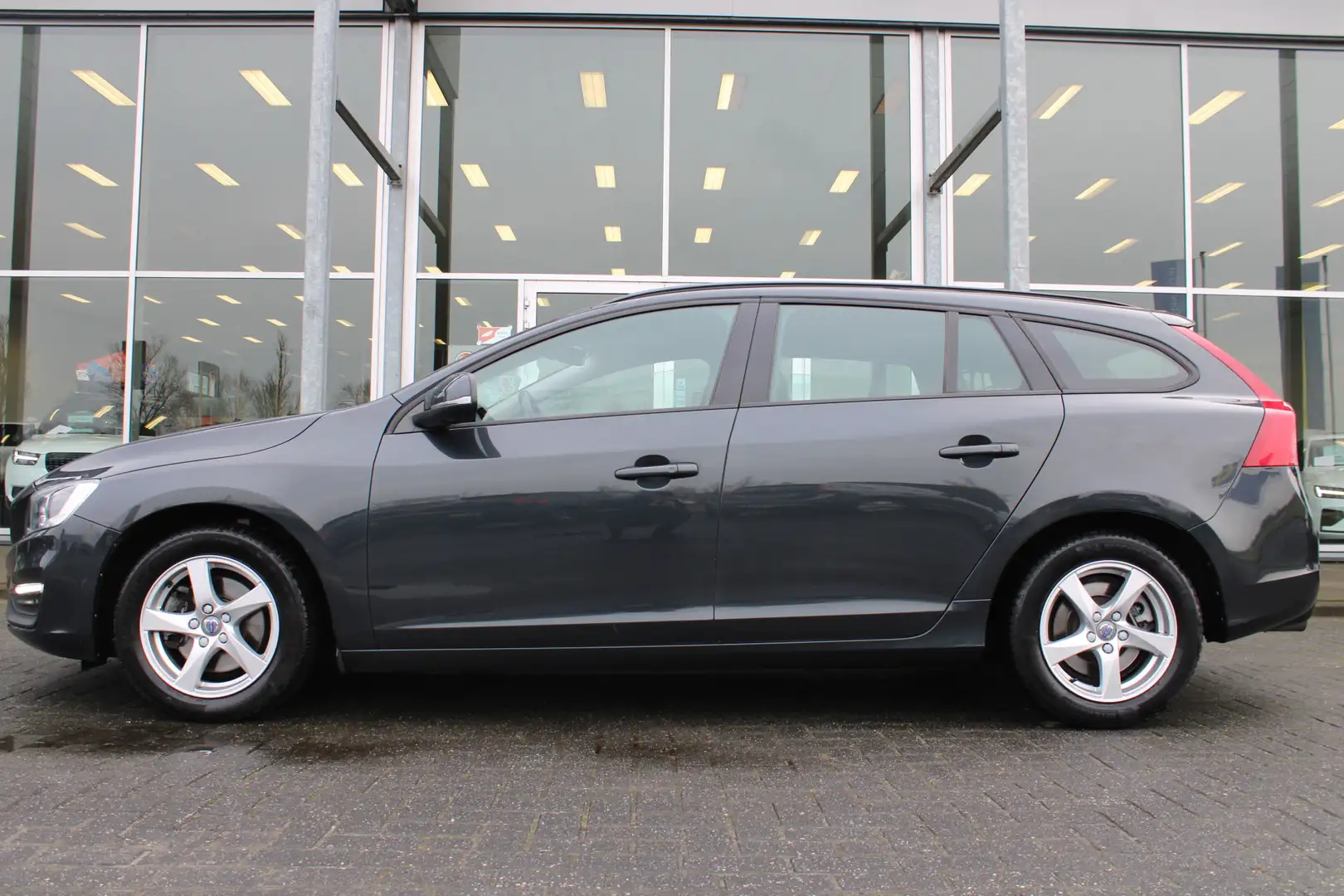 Volvo V60 T3 Automaat Polar+ | Verw. Voorstoelen & achterban Gris - 2