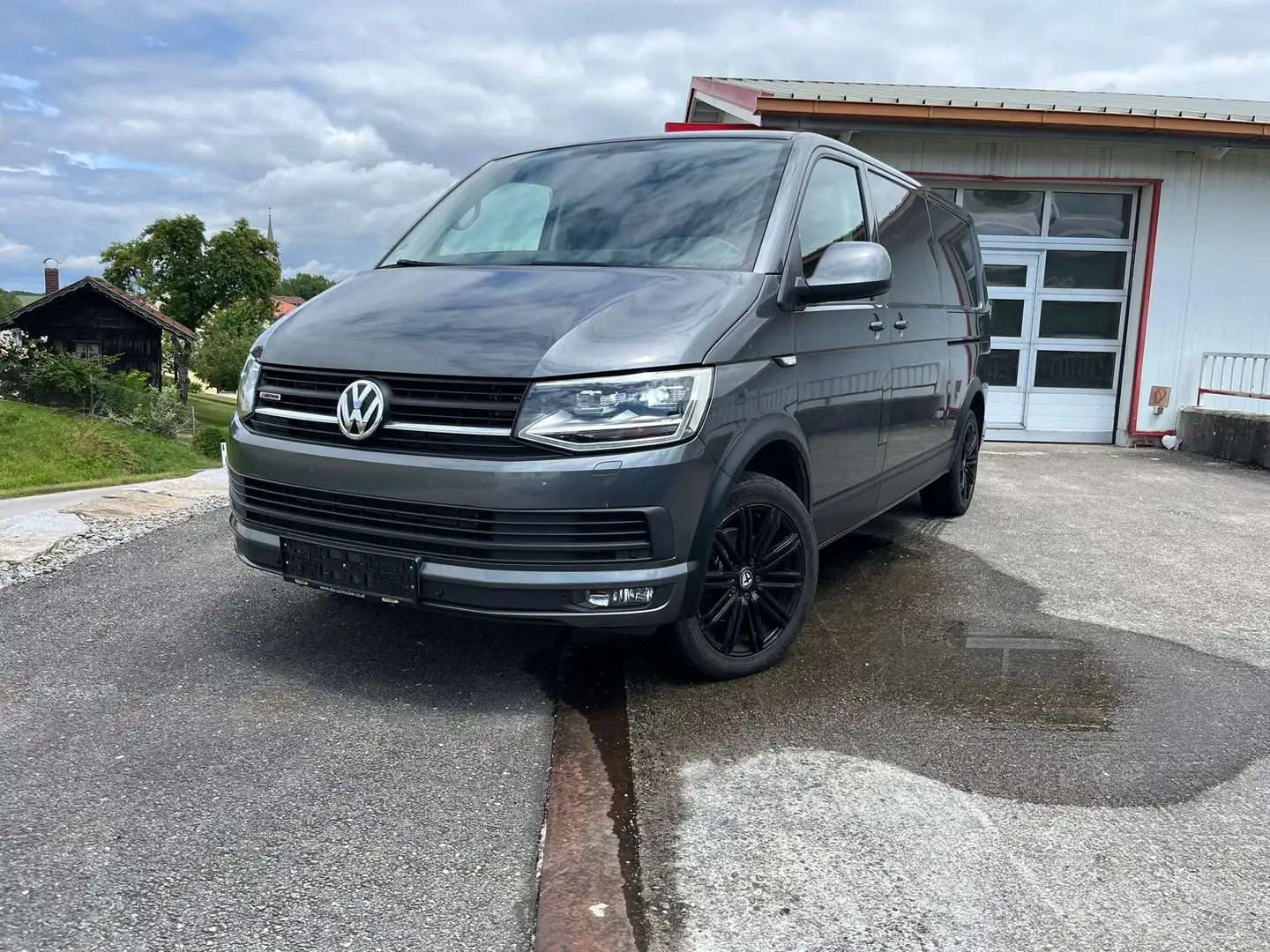 Volkswagen T6 Transporter Kasten lang 4Motion Grau - 1
