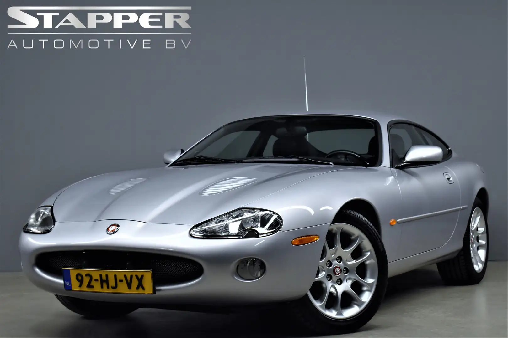 Jaguar XKR 4.0 V8 364pk Coupé Topconditie!/NL Auto/Youngtimer Šedá - 1