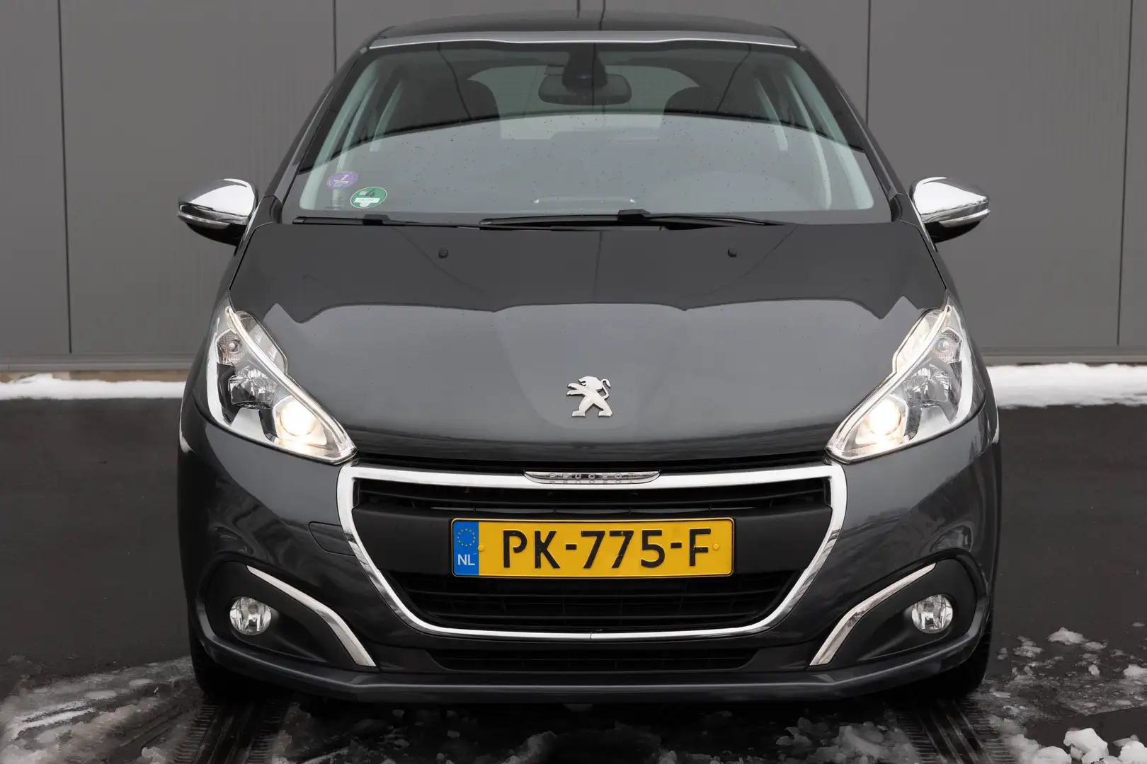 Peugeot 208 | 1.2 PureTech Allure | NAVI | TREKHAAK | NL-AUTO Grau - 2