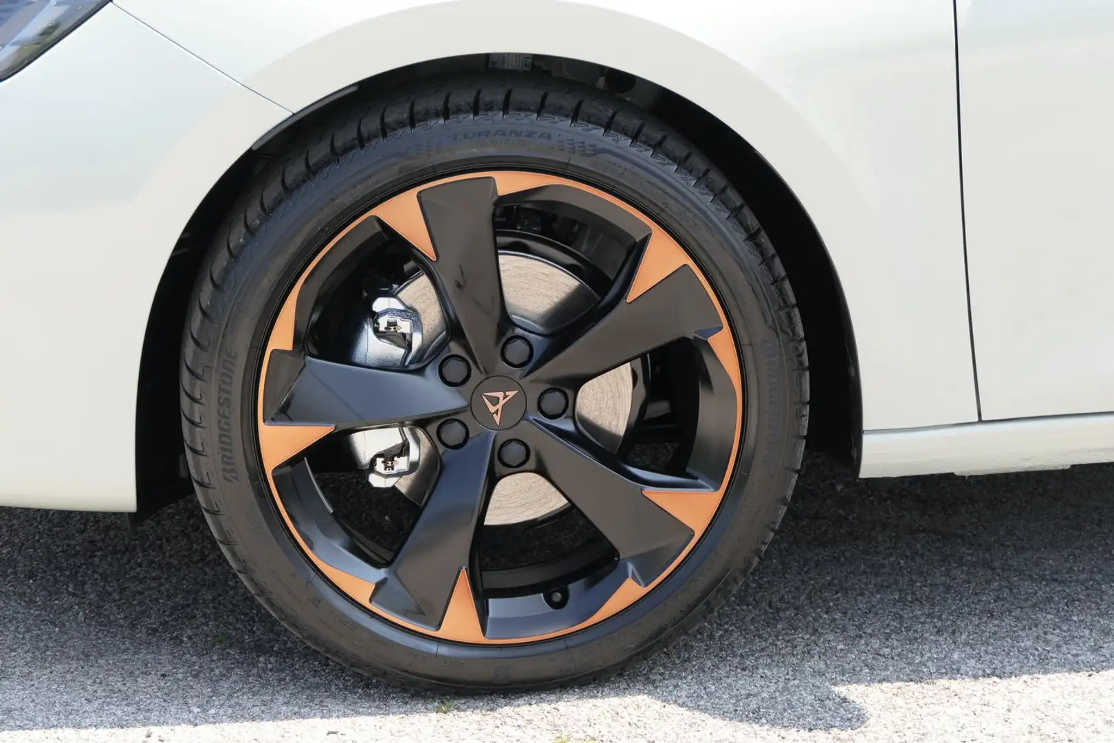 CUPRA Leon 1.5 TSI 150 PS ACT Grau - 2