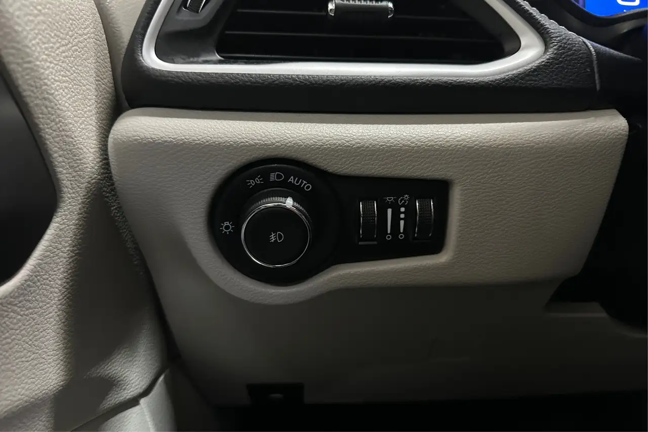 Chrysler Pacifica снимка Chrysler Pacifica