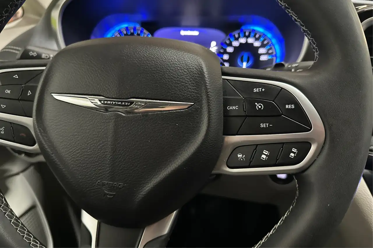 Chrysler Pacifica снимка Chrysler Pacifica