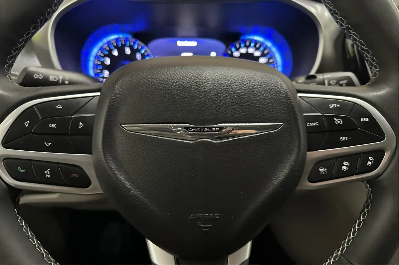 Chrysler Pacifica снимка Chrysler Pacifica