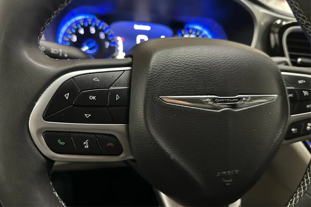 Chrysler Pacifica снимка Chrysler Pacifica