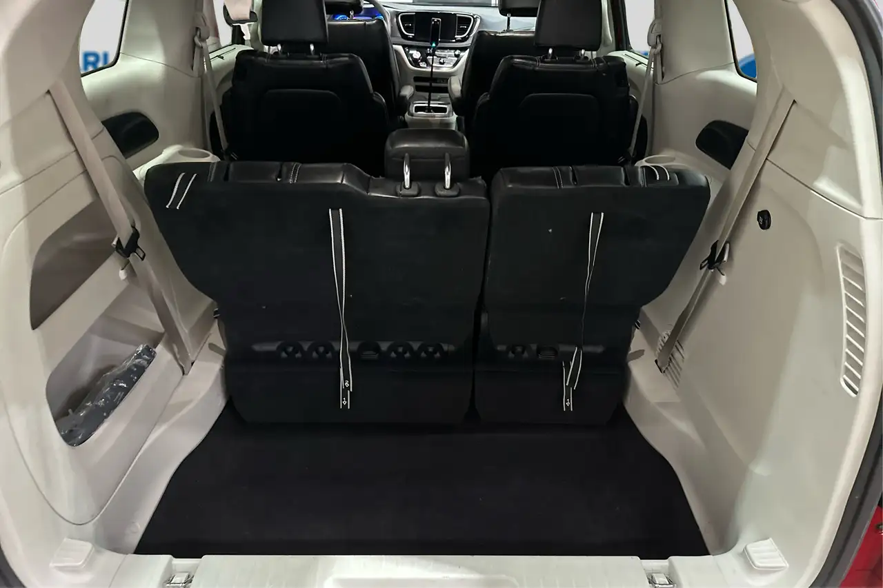 Chrysler Pacifica снимка Chrysler Pacifica