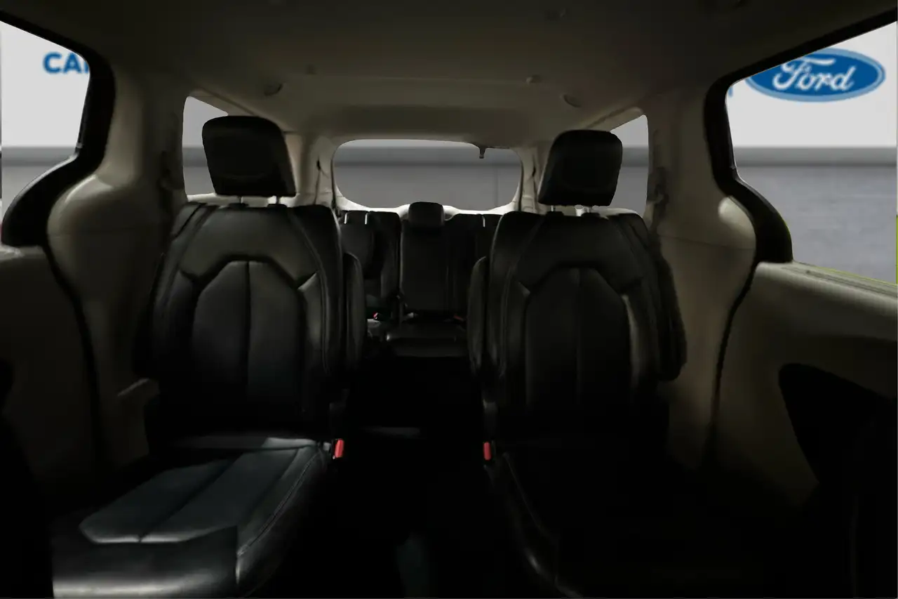 Chrysler Pacifica снимка Chrysler Pacifica