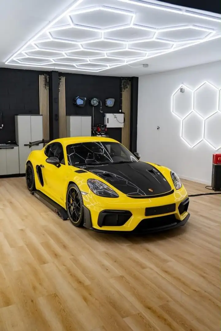 Porsche 718 Spyder Cayman GT4 RS Amarillo - 2